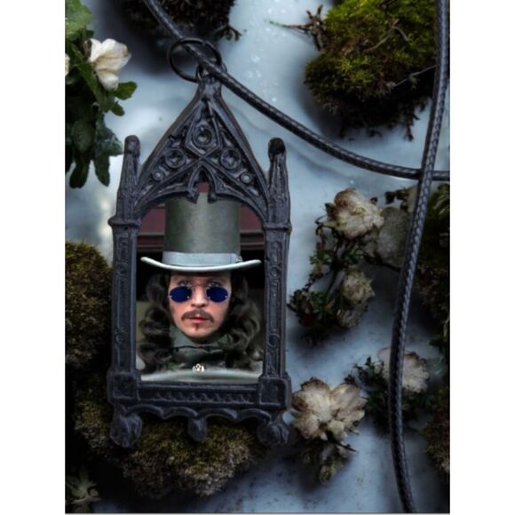 Gary Oldman Pendant Bram Stoker's Dracula Vampire Necklace - Picture 1 of 2